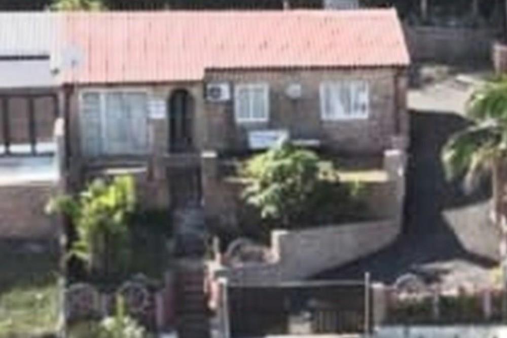 Spacious 3 Bedroom, 2 Bathroom Simplex with Expansive Land for Sale in