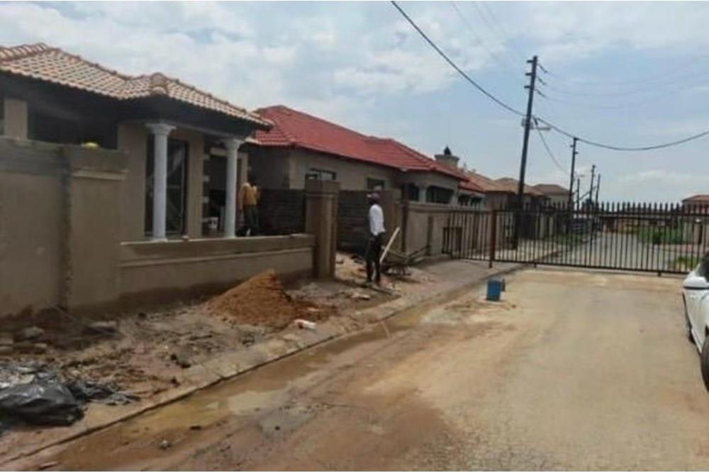 House for Sale in Golden Gardens