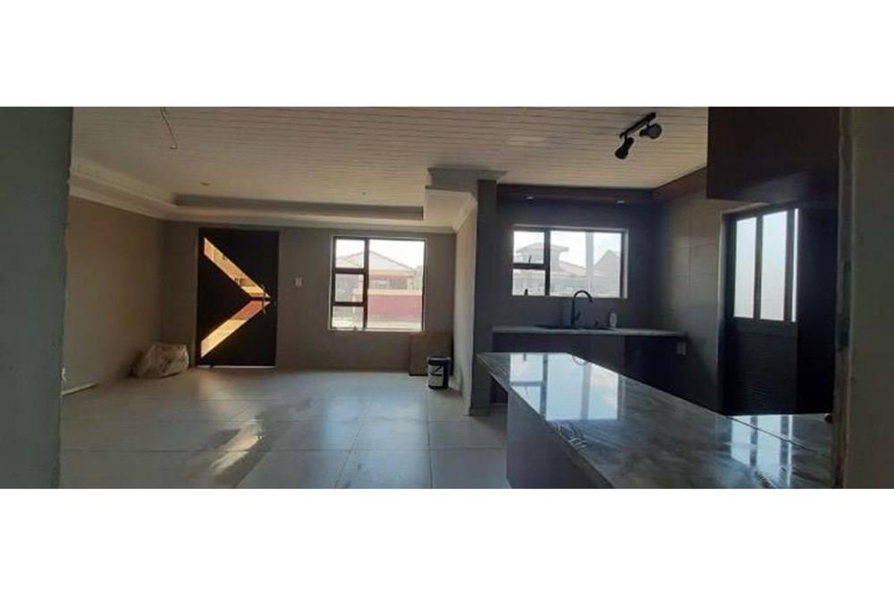 House for Sale in Golden Gardens