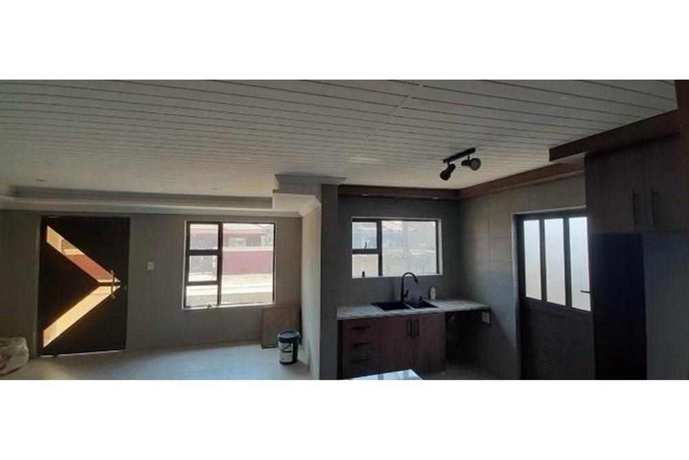 House for Sale in Golden Gardens