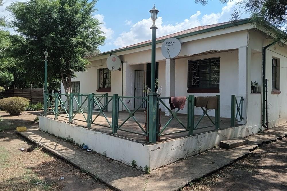 Prime Corner 1.6 Hectare Business Land R82 Access & Brilliant