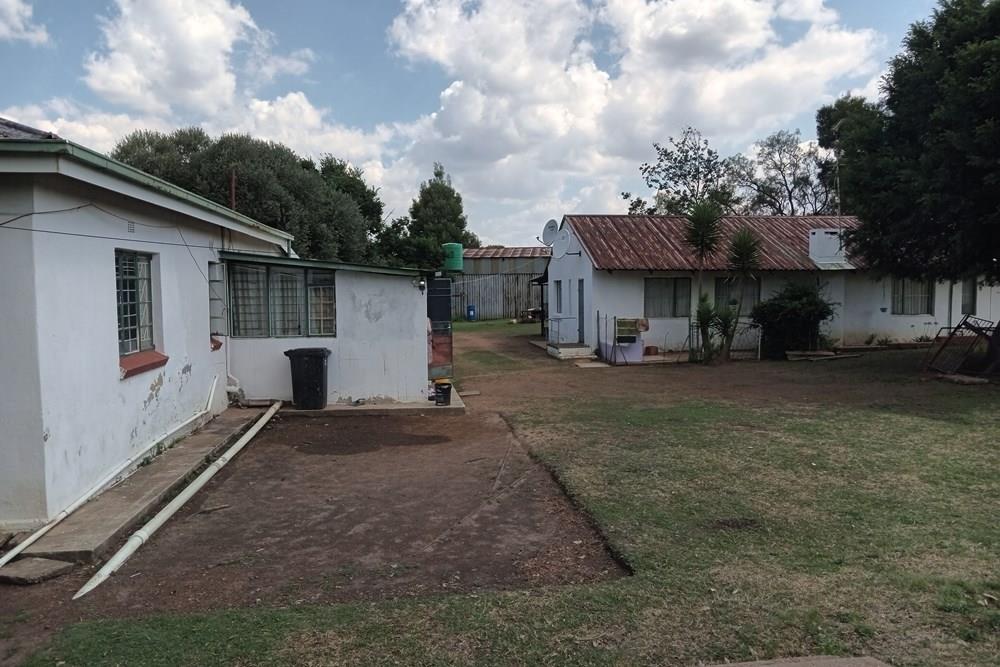 Prime Corner 1.6 Hectare Business Land R82 Access & Brilliant