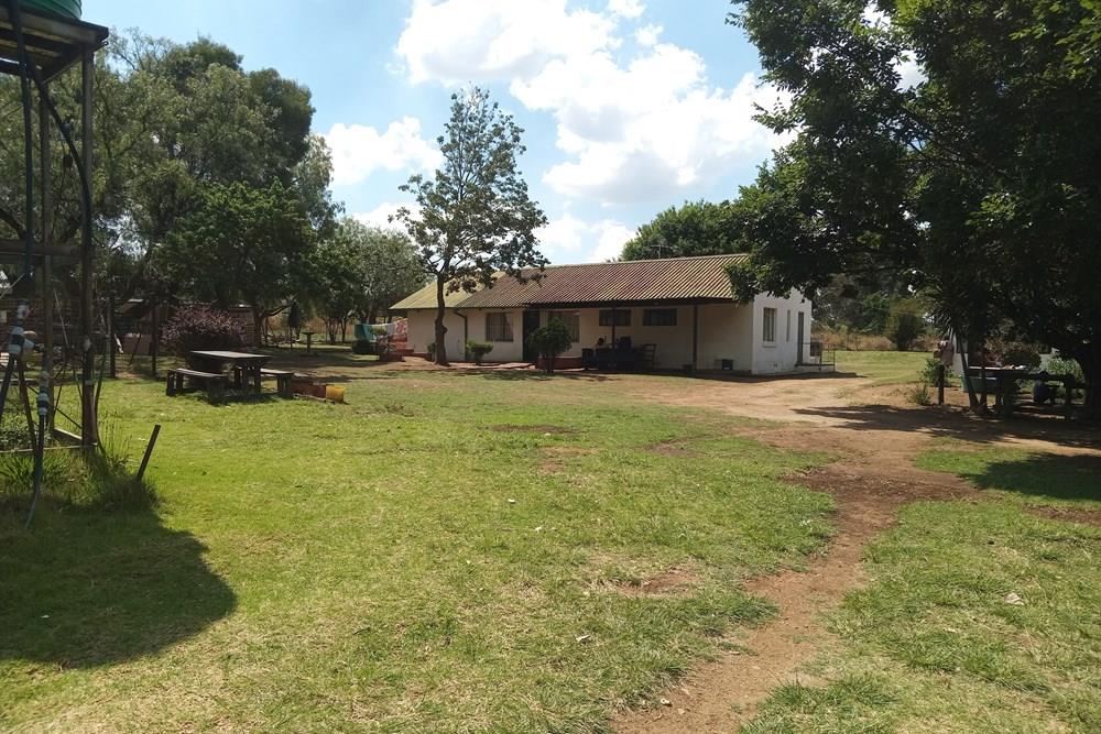 Prime Corner 1.6 Hectare Business Land R82 Access & Brilliant