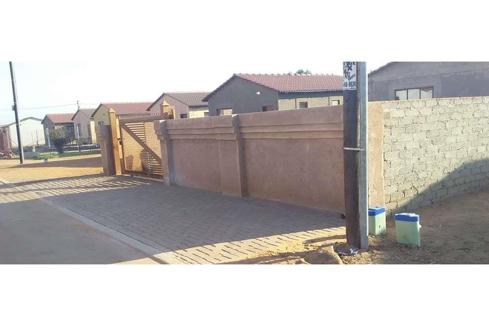 Clean and affordable house in Soshanguve ext 6