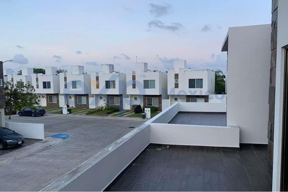 Casa en Venta en Jardines del Sur 3, SMZ-333, Cancun Quintana Roo, avenida  135