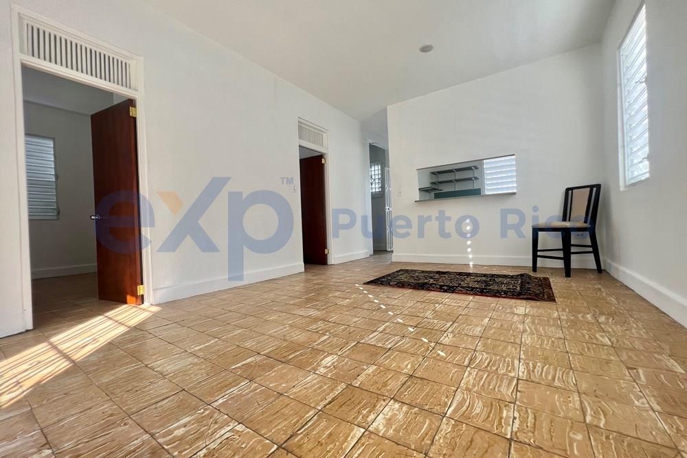 Apartamento para renta en casa multifamiliar Villa Palmeras Santurce