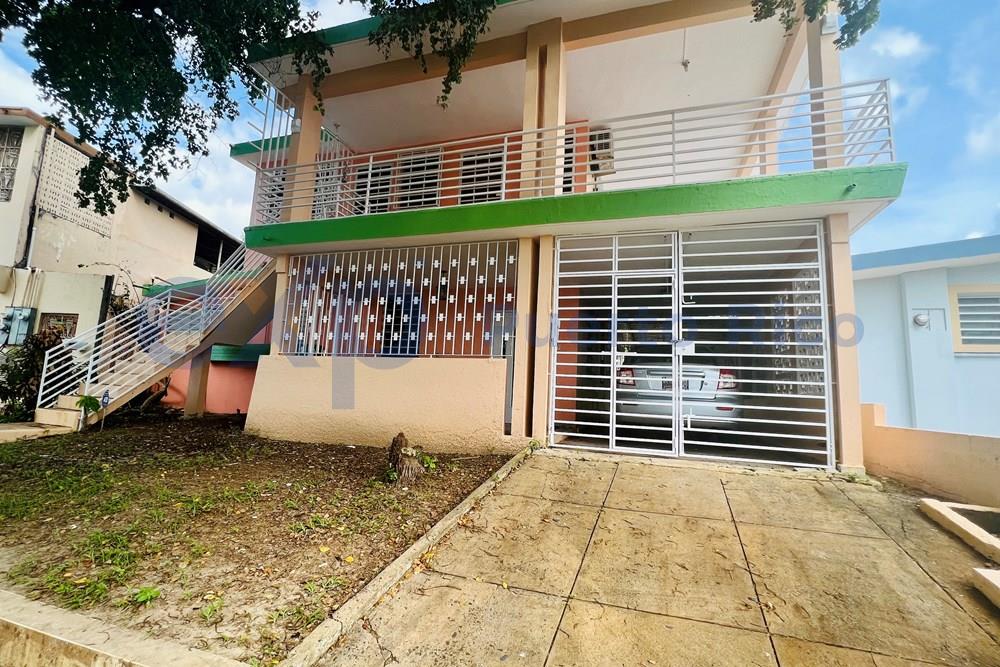 HERMOSA CASA MULTIFAMILIAR EN LA URB. LA RIVIERA, SAN JUAN (DETRAS